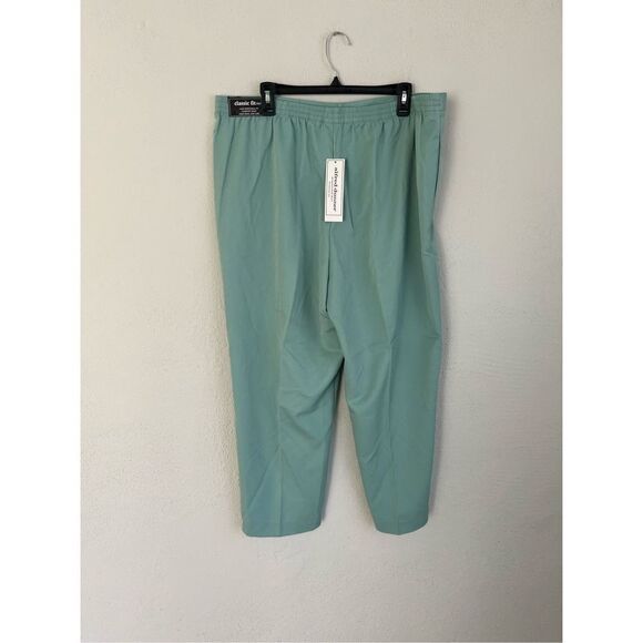 Alfred Dunner Women's Twill Mid-Rise Straight Leg Short Length Pant Size… - Picture 8 of 8